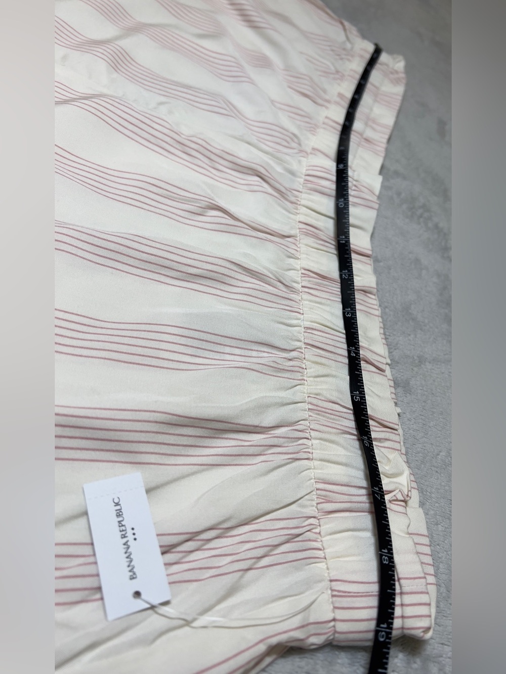 NWT!! Banana Republic Shorts with Pink Stripes Size XL Retail $44.99 - Picture 3 of 6